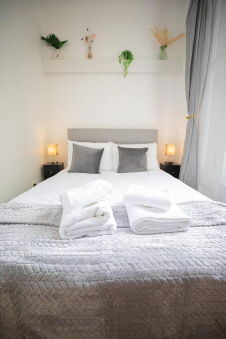 Perfect Location 4Bed 2 Bath Spacious Apartment Londen Buitenkant foto